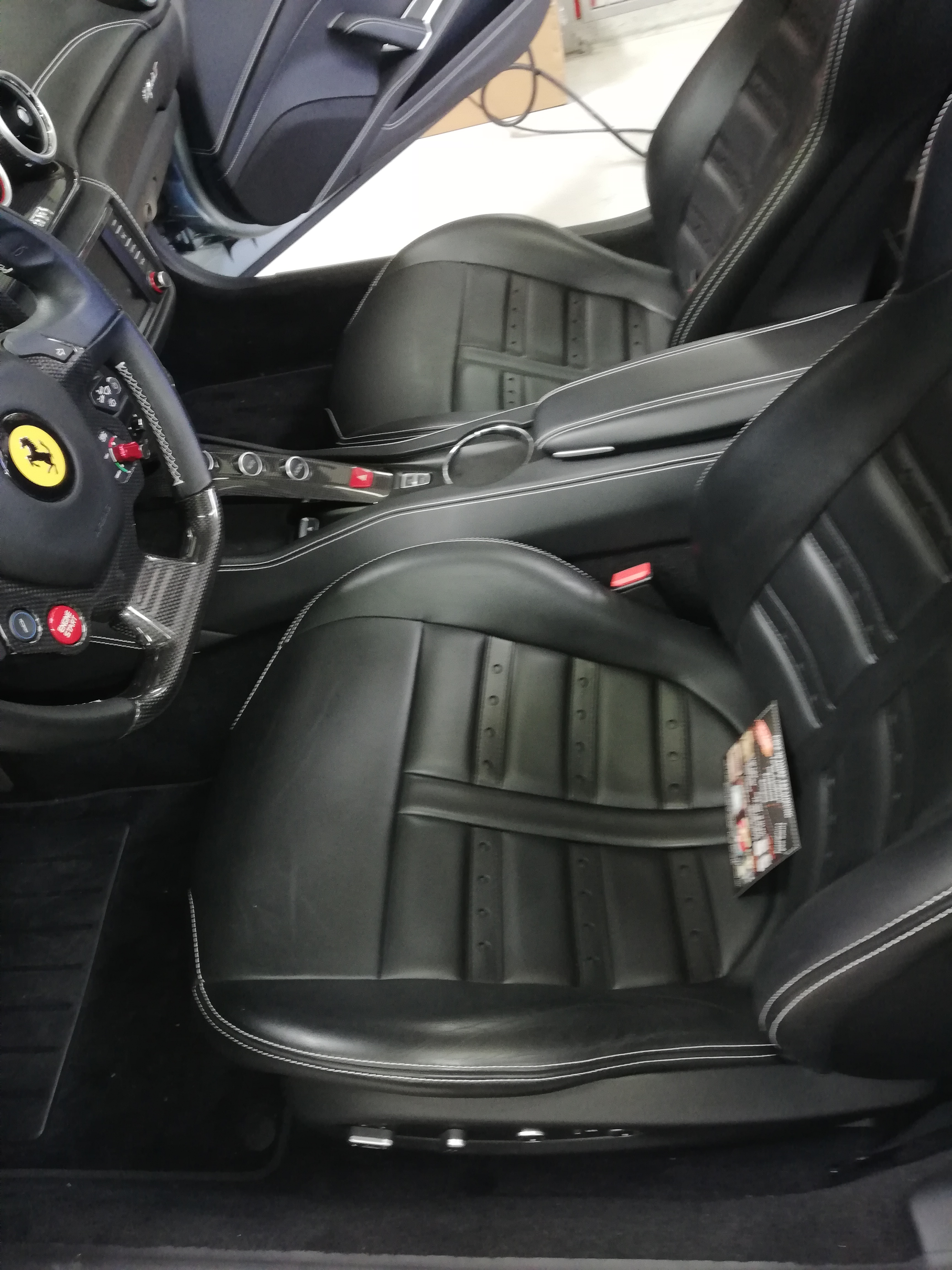 Vahed Leder, Fahzeuge, Leder