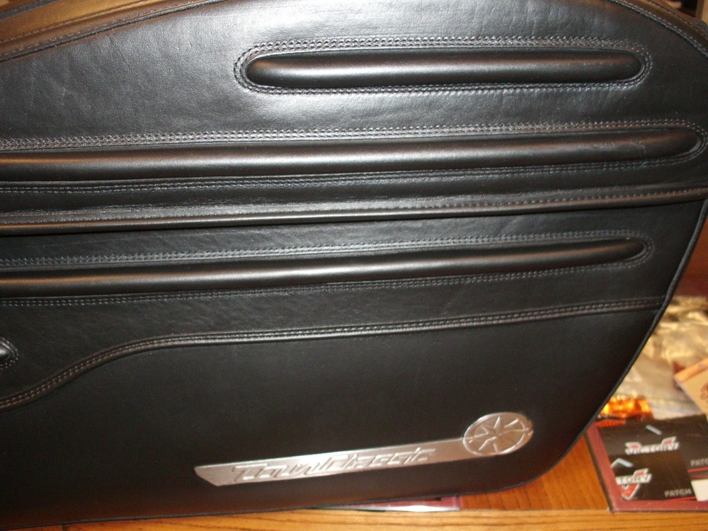 Vahed Leder, Fahzeuge, Leder